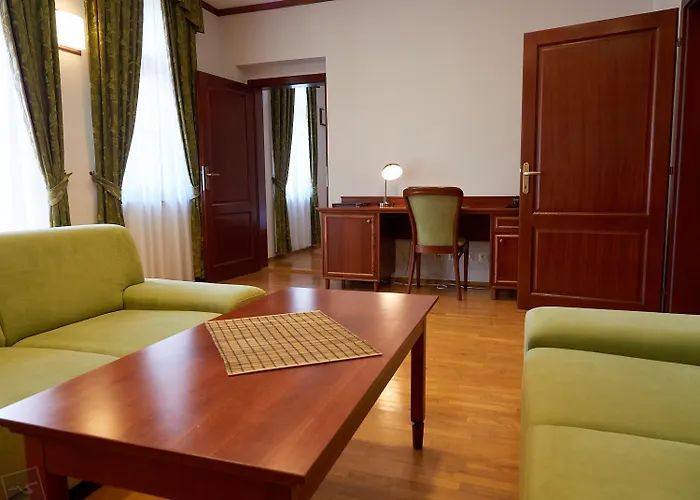 Hradna Straz Hotel&Apartments S Privatnym Wellness